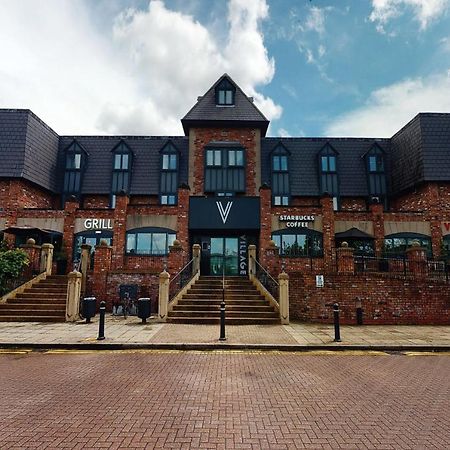 Village Hotel Warrington Dış mekan fotoğraf