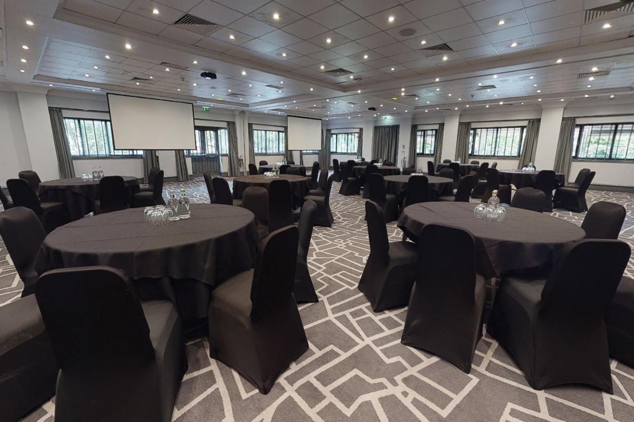 Village Hotel Warrington Dış mekan fotoğraf
