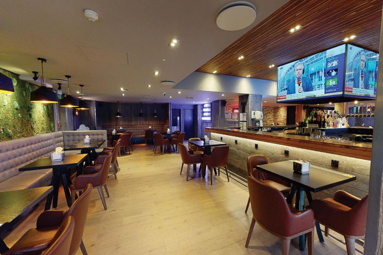 Village Hotel Warrington Dış mekan fotoğraf