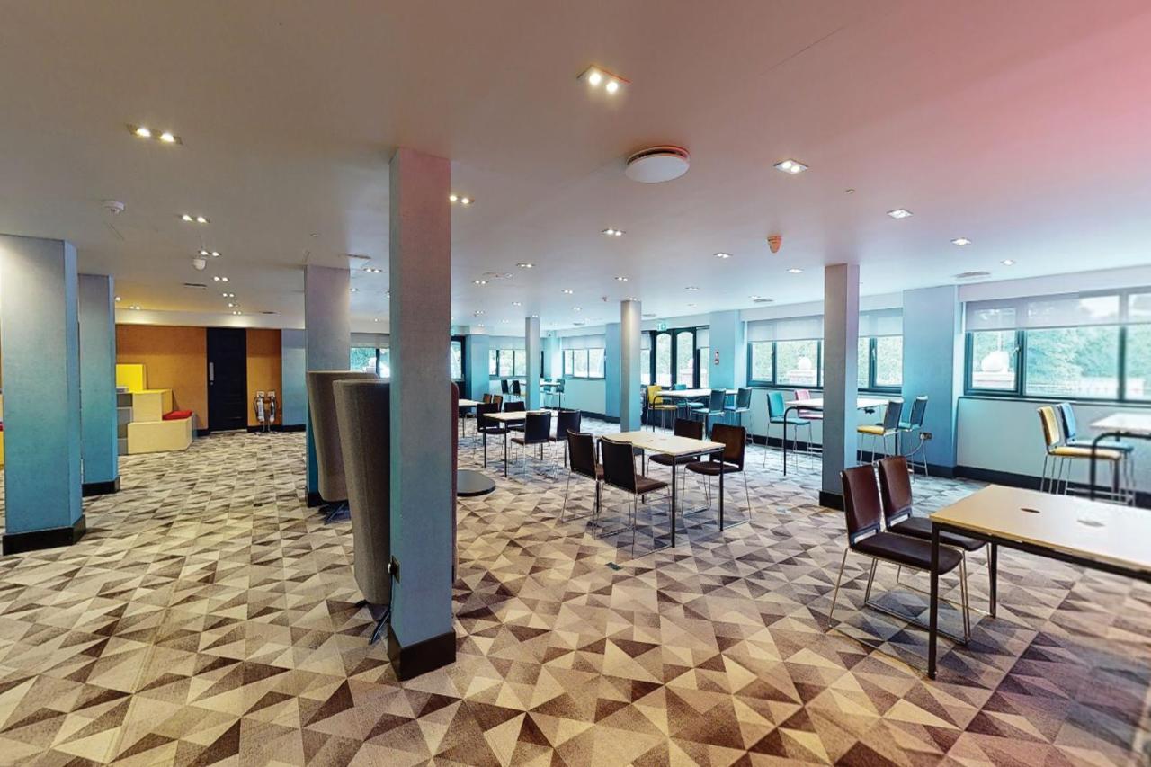 Village Hotel Warrington Dış mekan fotoğraf