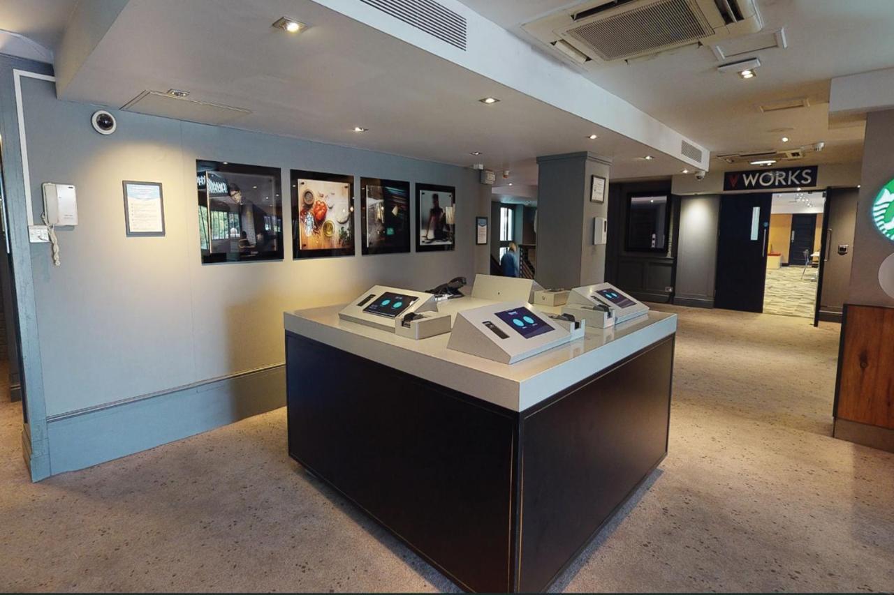 Village Hotel Warrington Dış mekan fotoğraf