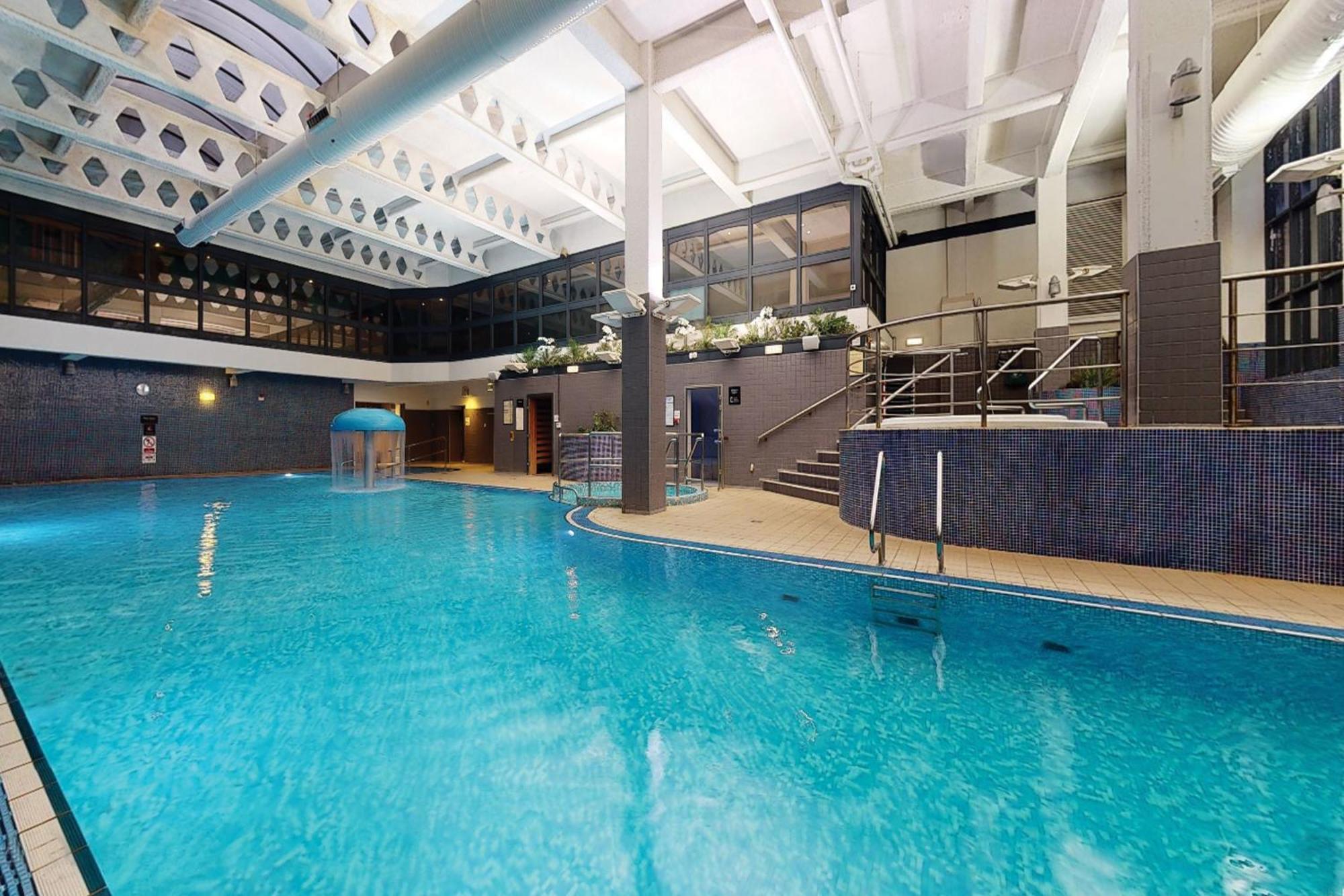 Village Hotel Warrington Dış mekan fotoğraf