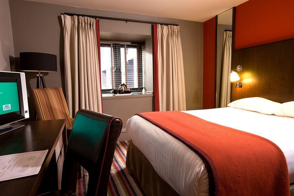 Village Hotel Warrington Dış mekan fotoğraf