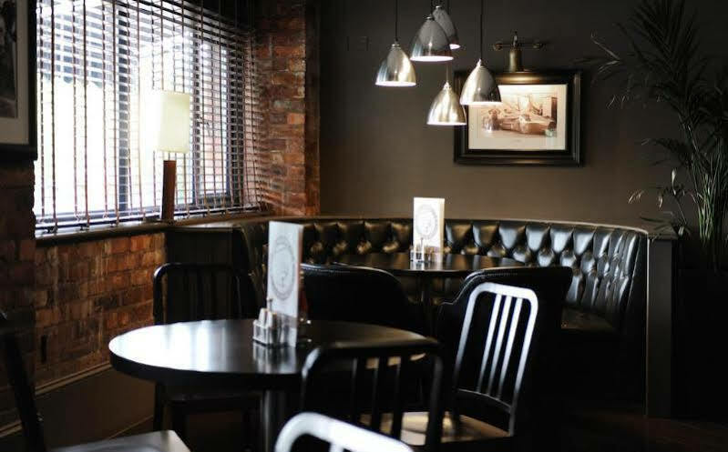 Village Hotel Warrington Dış mekan fotoğraf