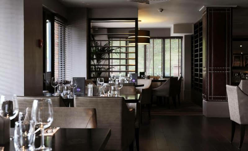 Village Hotel Warrington Dış mekan fotoğraf